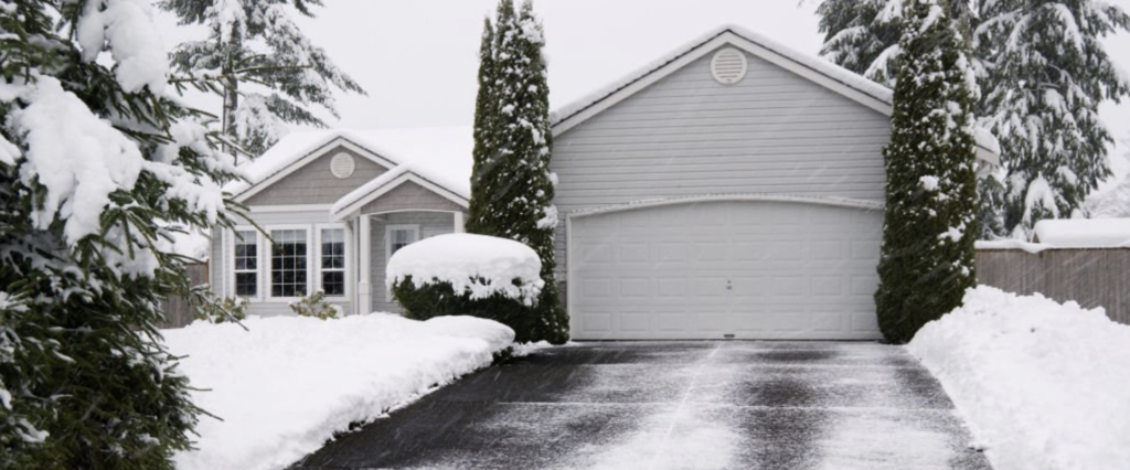 Snow Removal in Walsh Acres, Regina clear driveway
