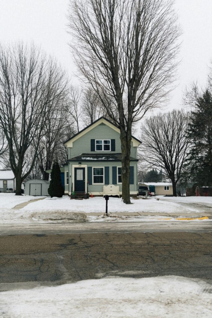 Snow Removal in Glen Elm, Regina house driveway